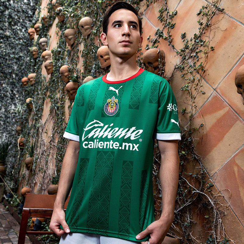 jersey-puma-chivas-mexico-2022-5.jpg