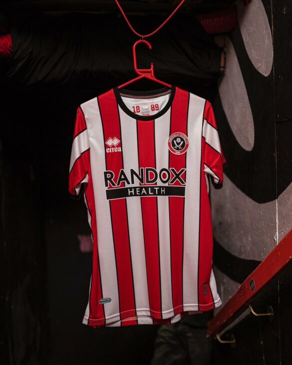 Camisa-titular-do-Sheffield-United-2022-2023-Adidas-3-585x731.jpg